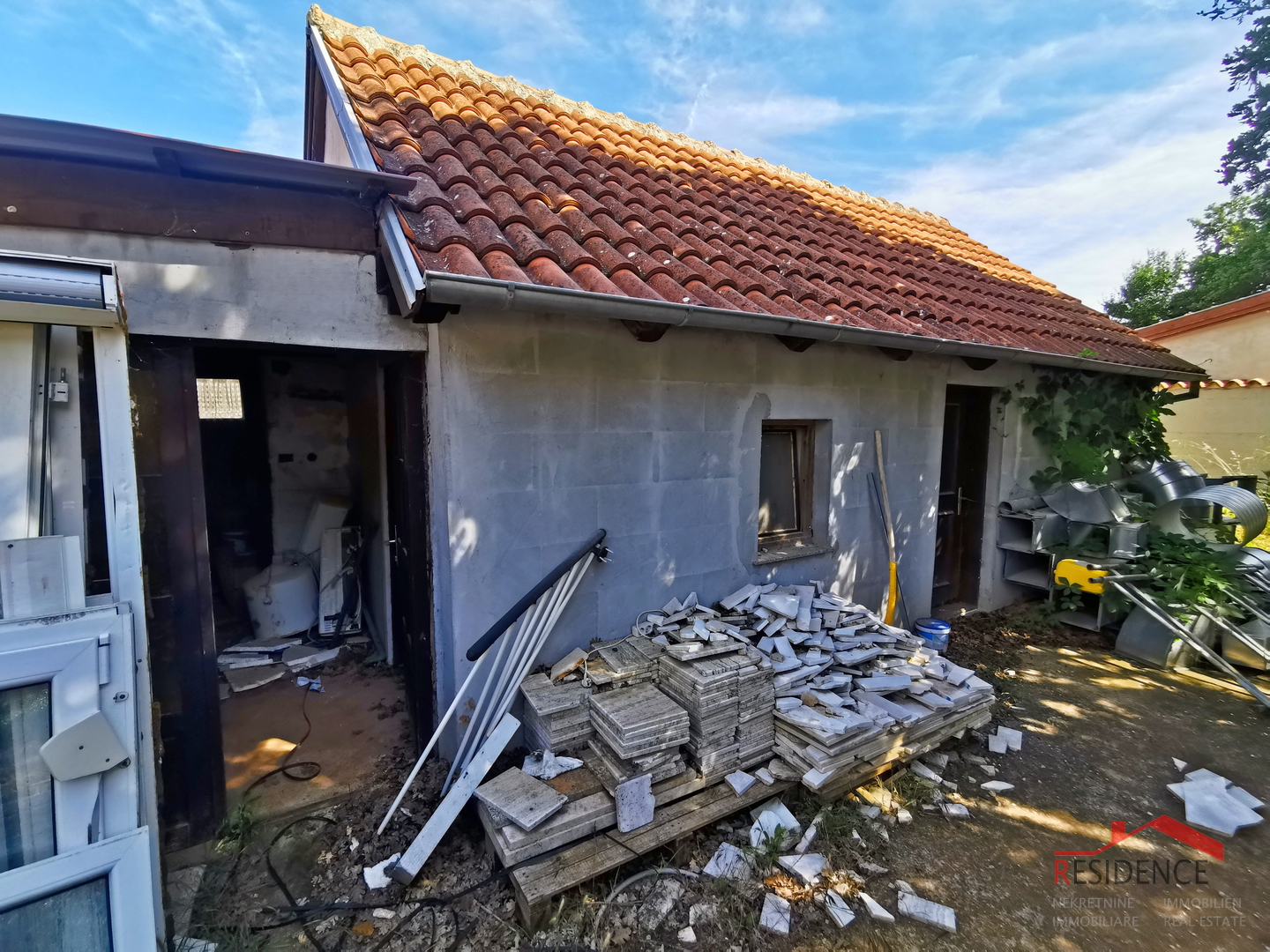 Medulin, Ackerland mit legalisiertem Haus