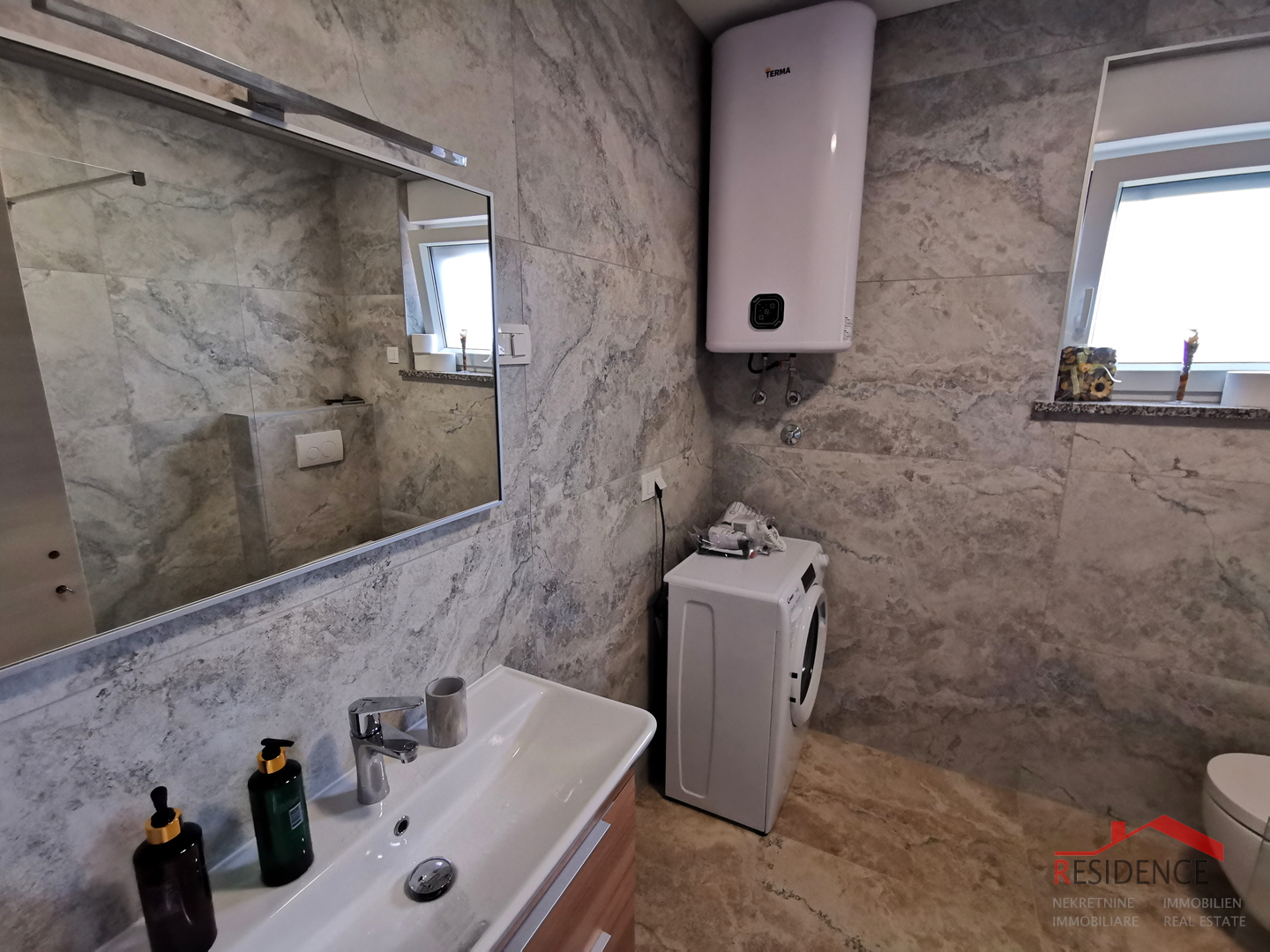 Medulin, detached house with 3 apartments, sea view