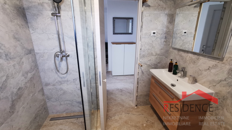 Medulin, Einfamilienhaus mit 3 Wohnungen, Meerblick