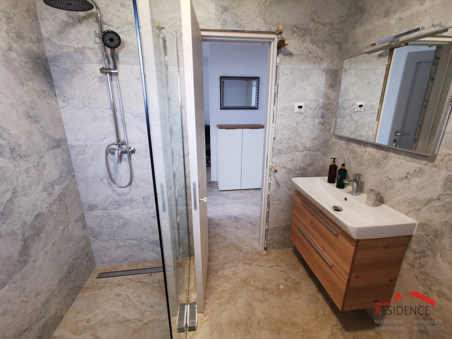 Medulin, detached house with 3 apartments, sea view