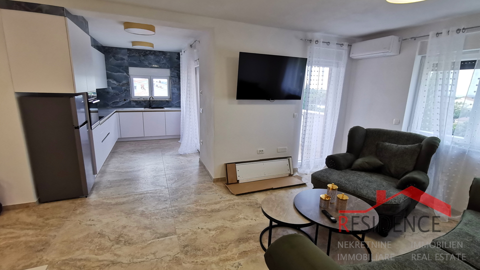 Medulin, Einfamilienhaus mit 3 Wohnungen, Meerblick