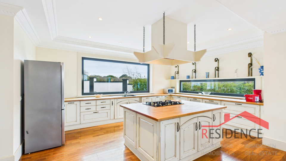 Banjole&comma; luxury villa with a swimming pool&comma; near by sea and Marina