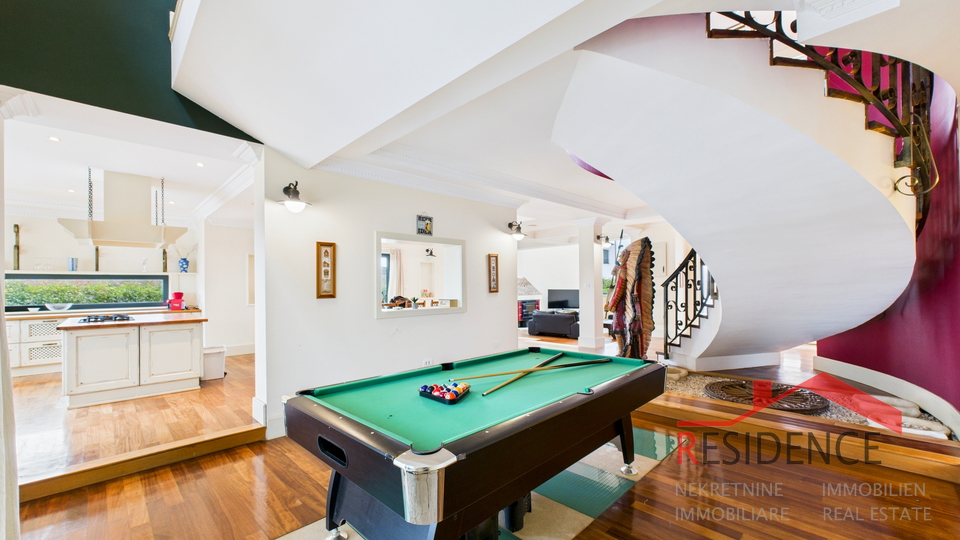 Banjole&comma; luxury villa with a swimming pool&comma; near by sea and Marina