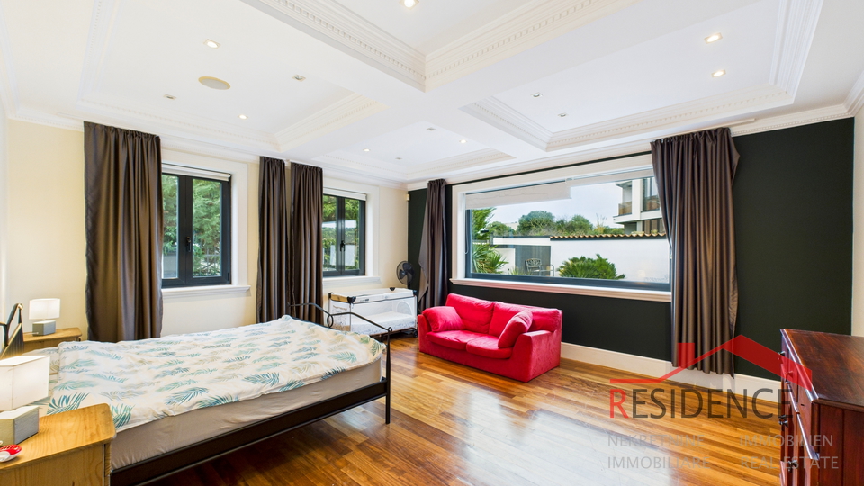 Banjole&comma; luxury villa with a swimming pool&comma; near by sea and Marina