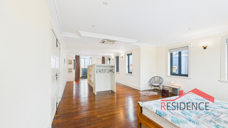 Banjole&comma; luxury villa with a swimming pool&comma; near by sea and Marina