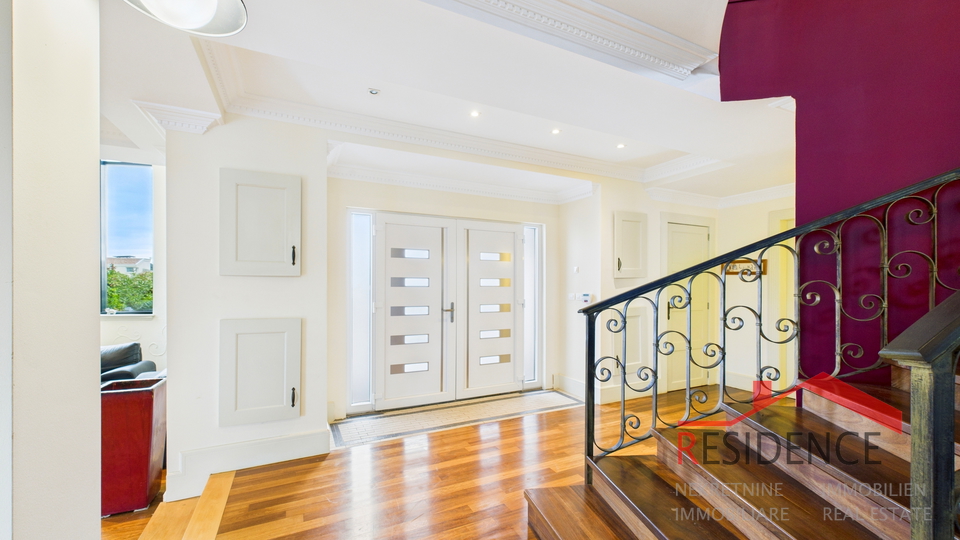 Banjole&comma; luxury villa with a swimming pool&comma; near by sea and Marina