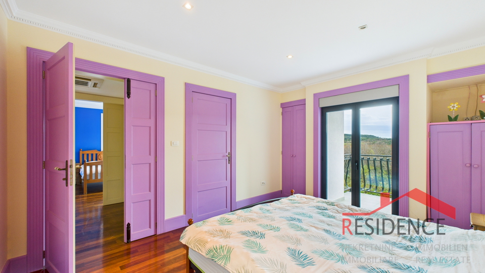 Banjole&comma; luxury villa with a swimming pool&comma; near by sea and Marina