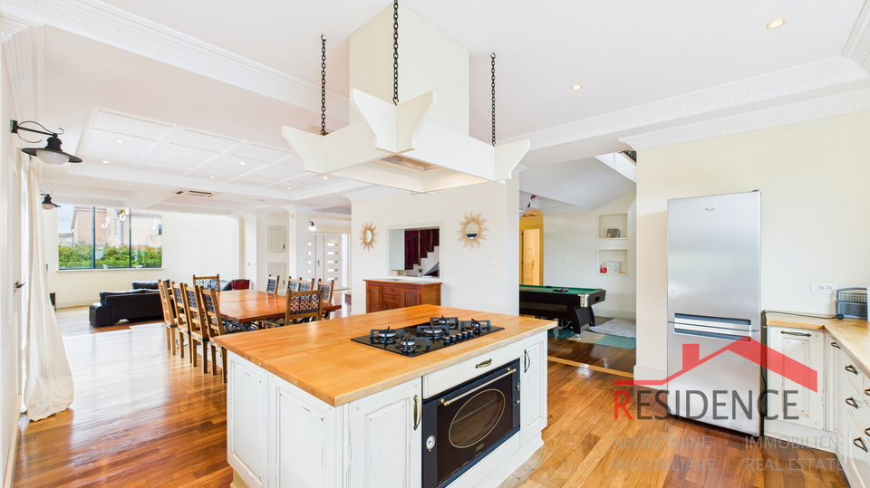 Banjole&comma; luksuzna vila sa bazenom&comma; blizu mora i Marine