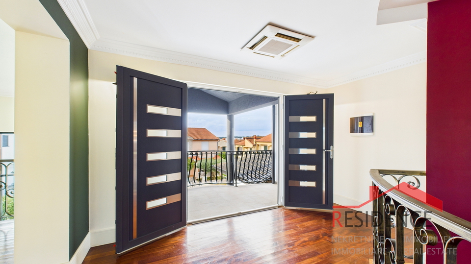 Banjole&comma; luksuzna vila sa bazenom&comma; blizu mora i Marine