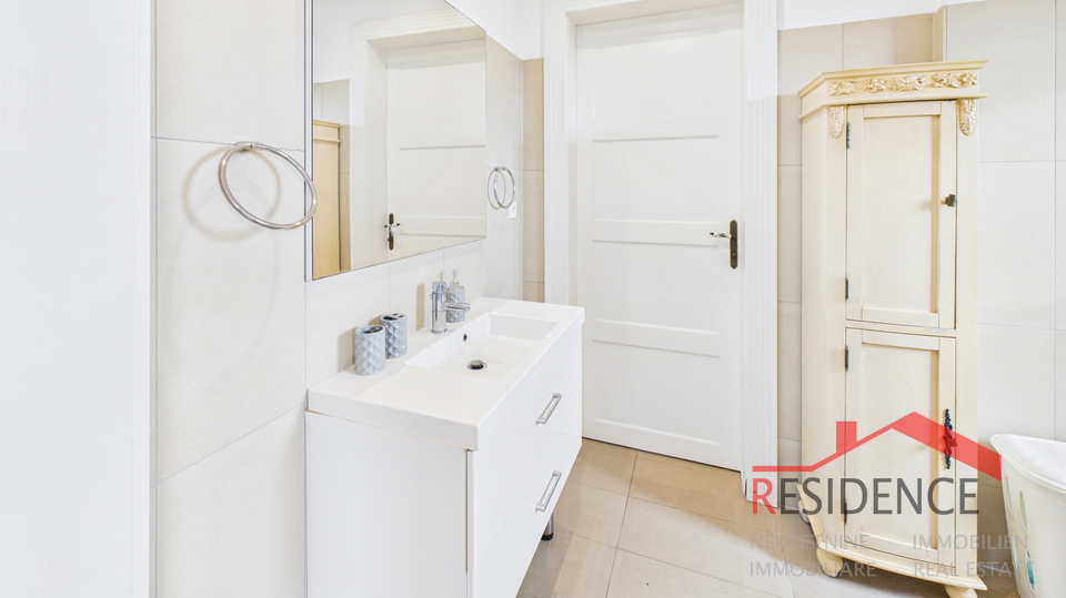 Banjole&comma; luksuzna vila sa bazenom&comma; blizu mora i Marine