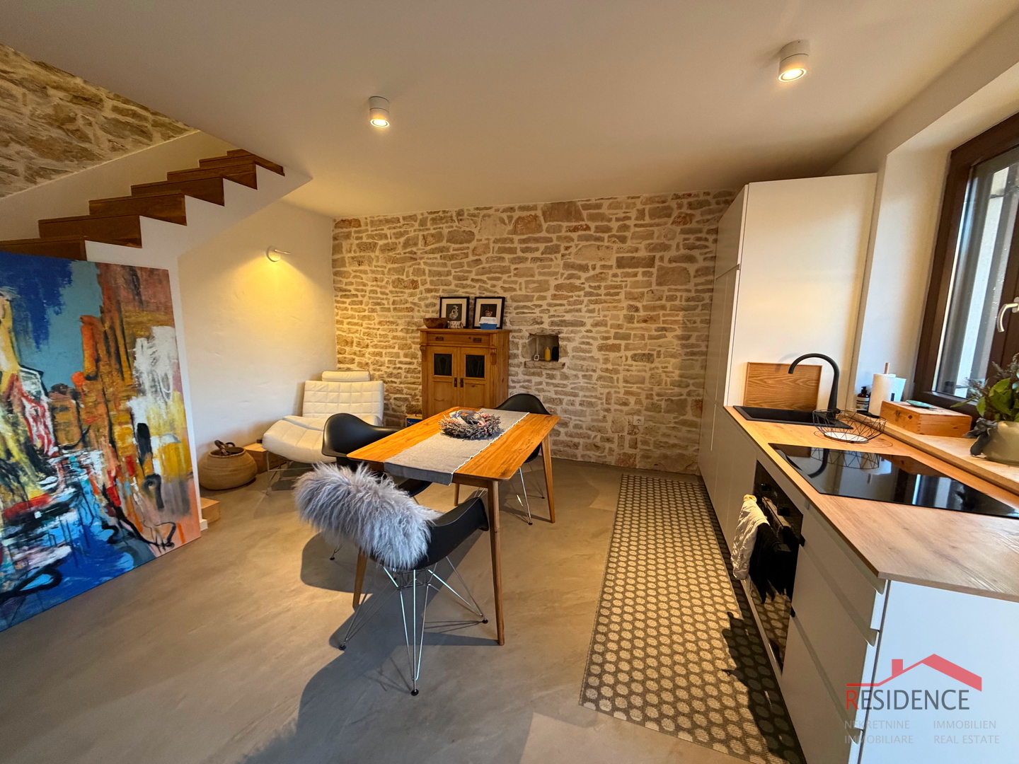 Peroj, kamena kuća u nizu, Ekskluzivna prodaja