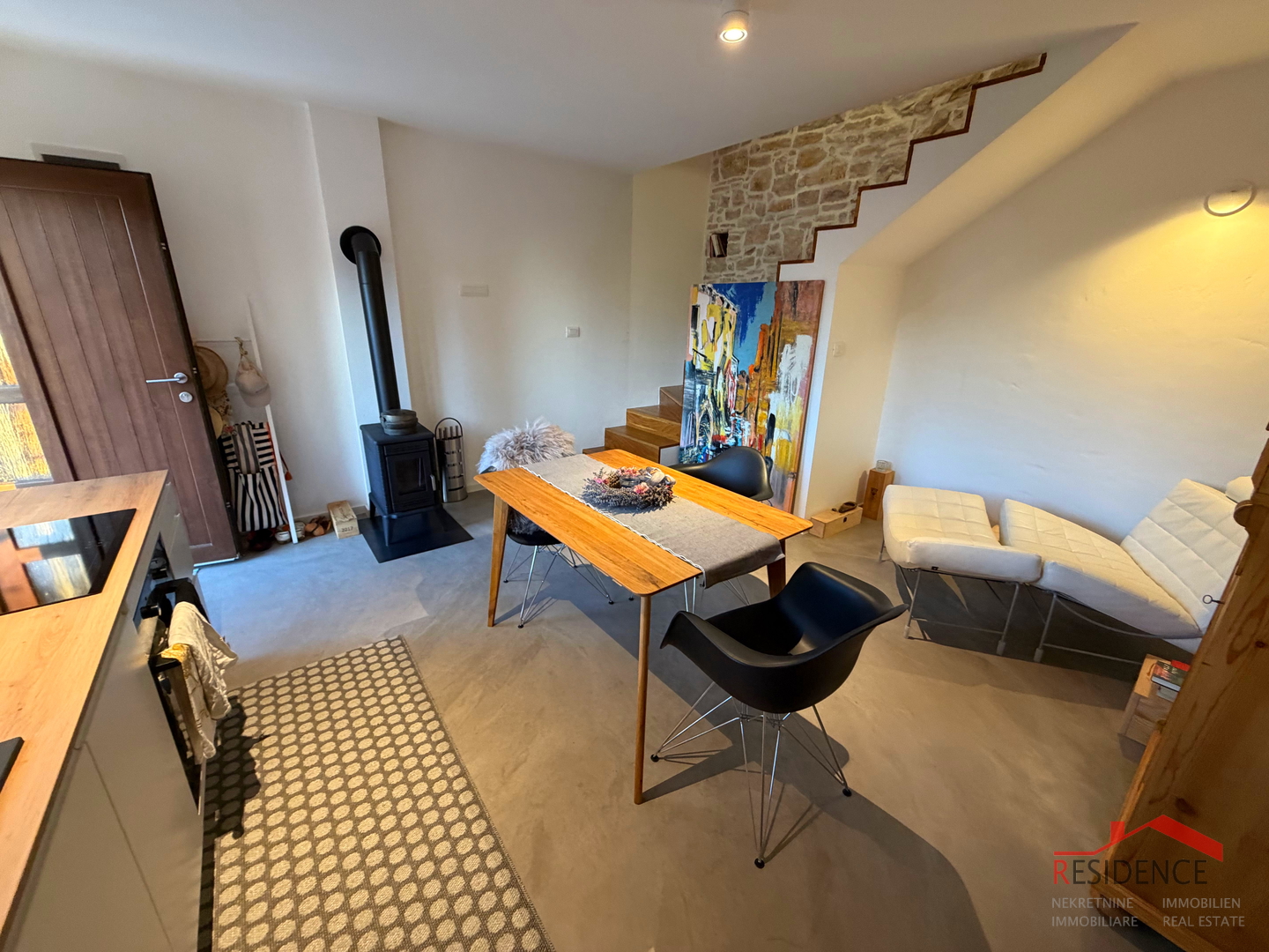 Peroj, kamena kuća u nizu, Ekskluzivna prodaja