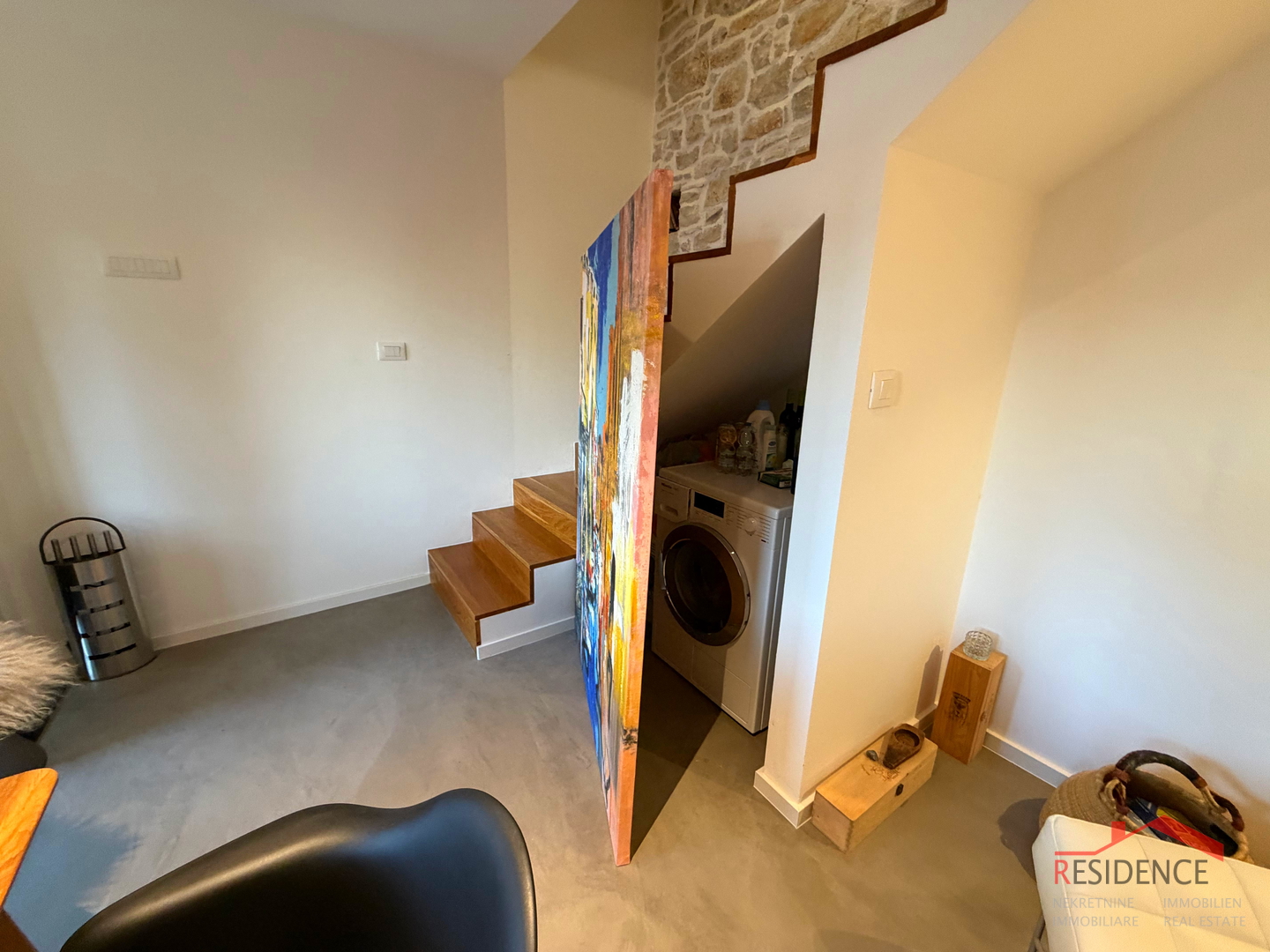 Peroj, kamena kuća u nizu, Ekskluzivna prodaja