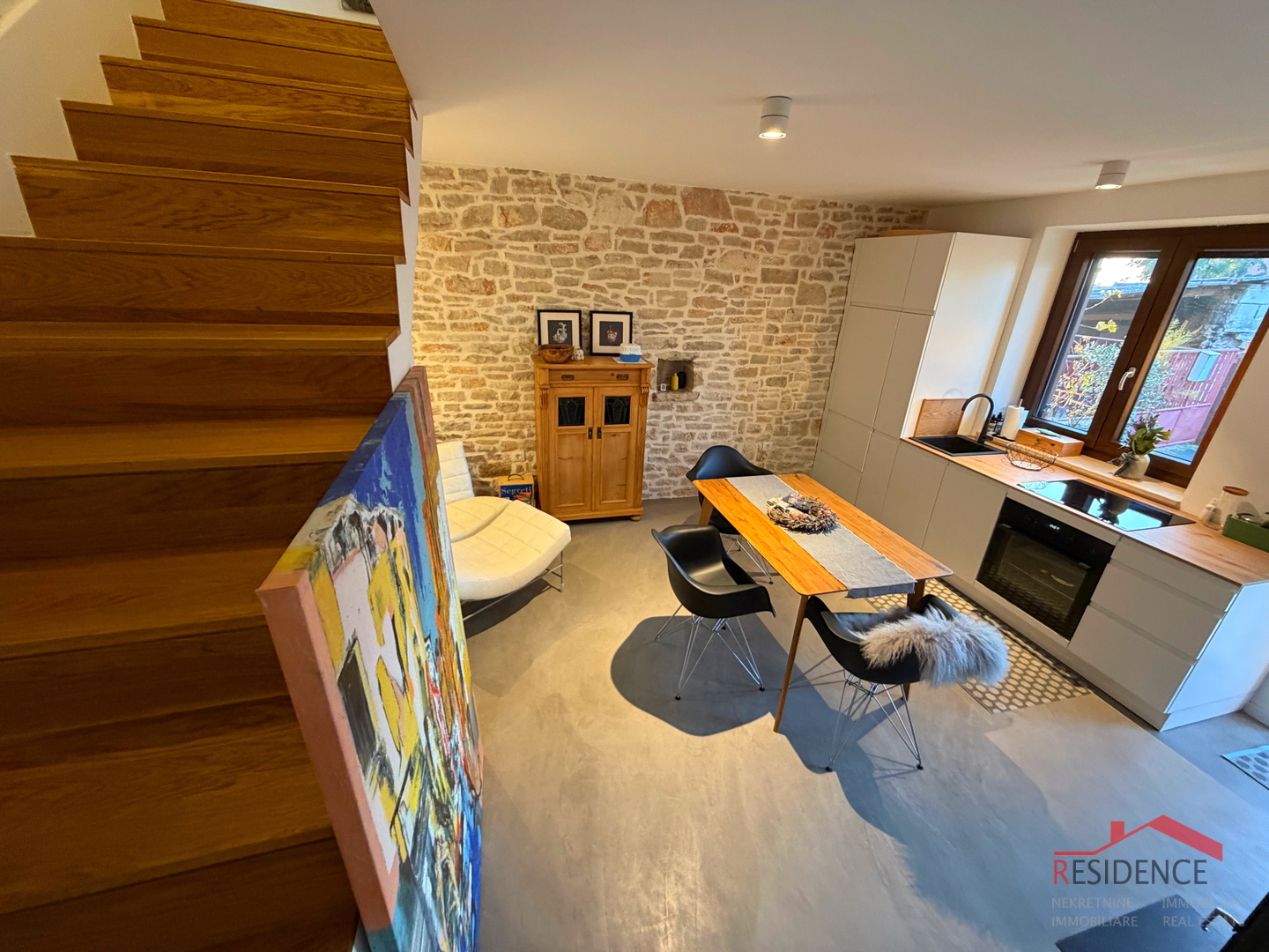 Peroj, kamena kuća u nizu, Ekskluzivna prodaja