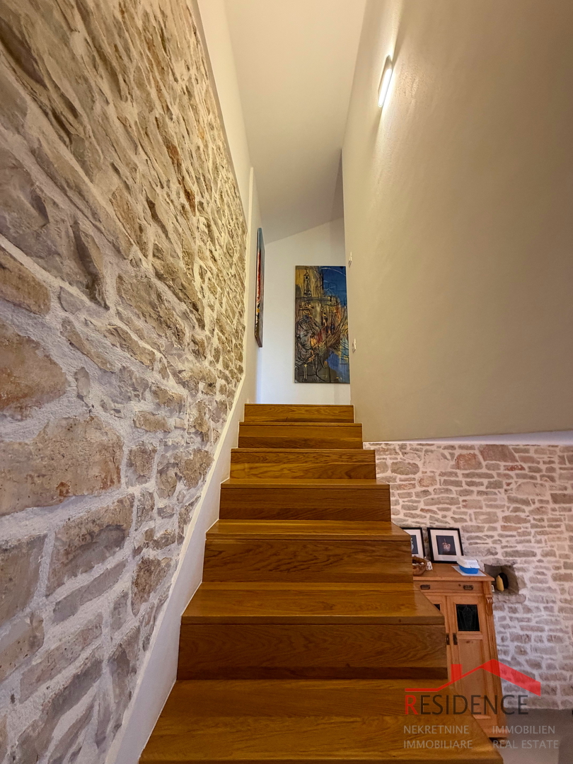 Peroj, kamena kuća u nizu, Ekskluzivna prodaja