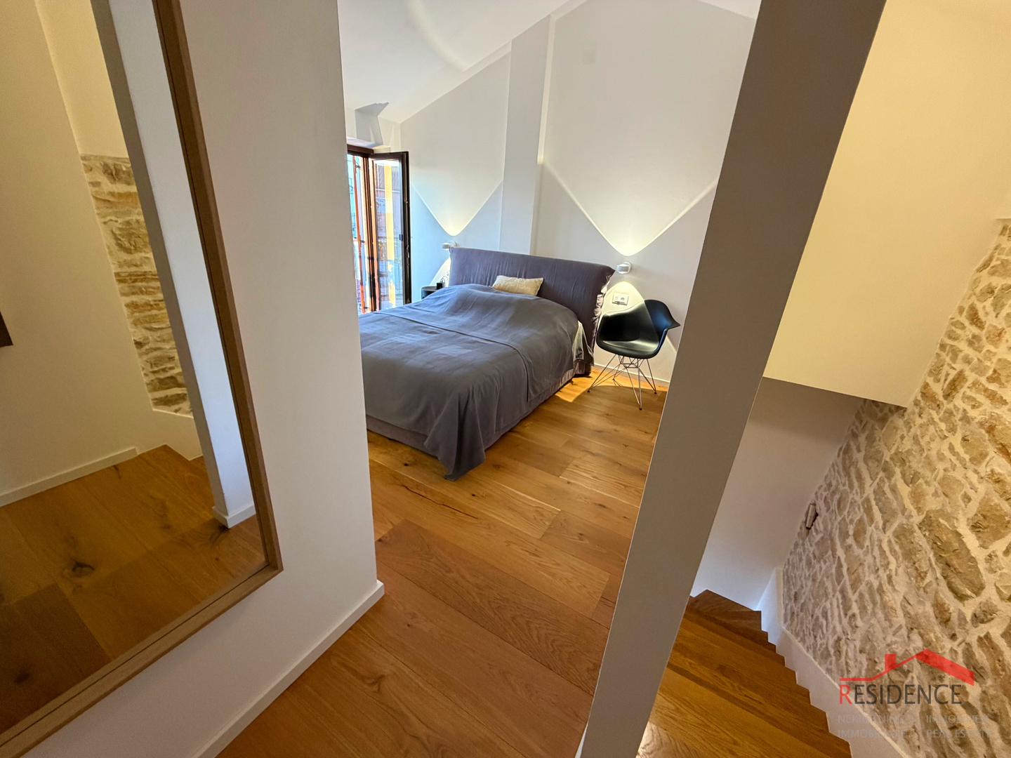 Peroj, kamena kuća u nizu, Ekskluzivna prodaja