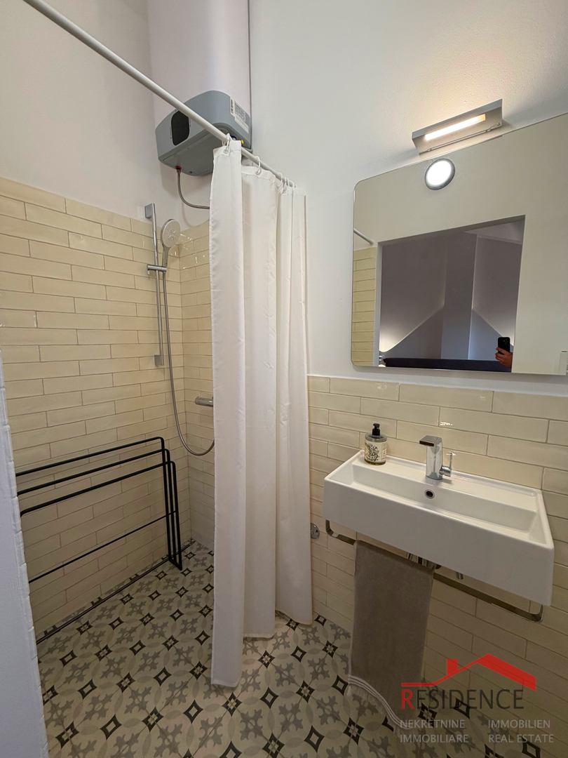 Peroj, kamena kuća u nizu, Ekskluzivna prodaja