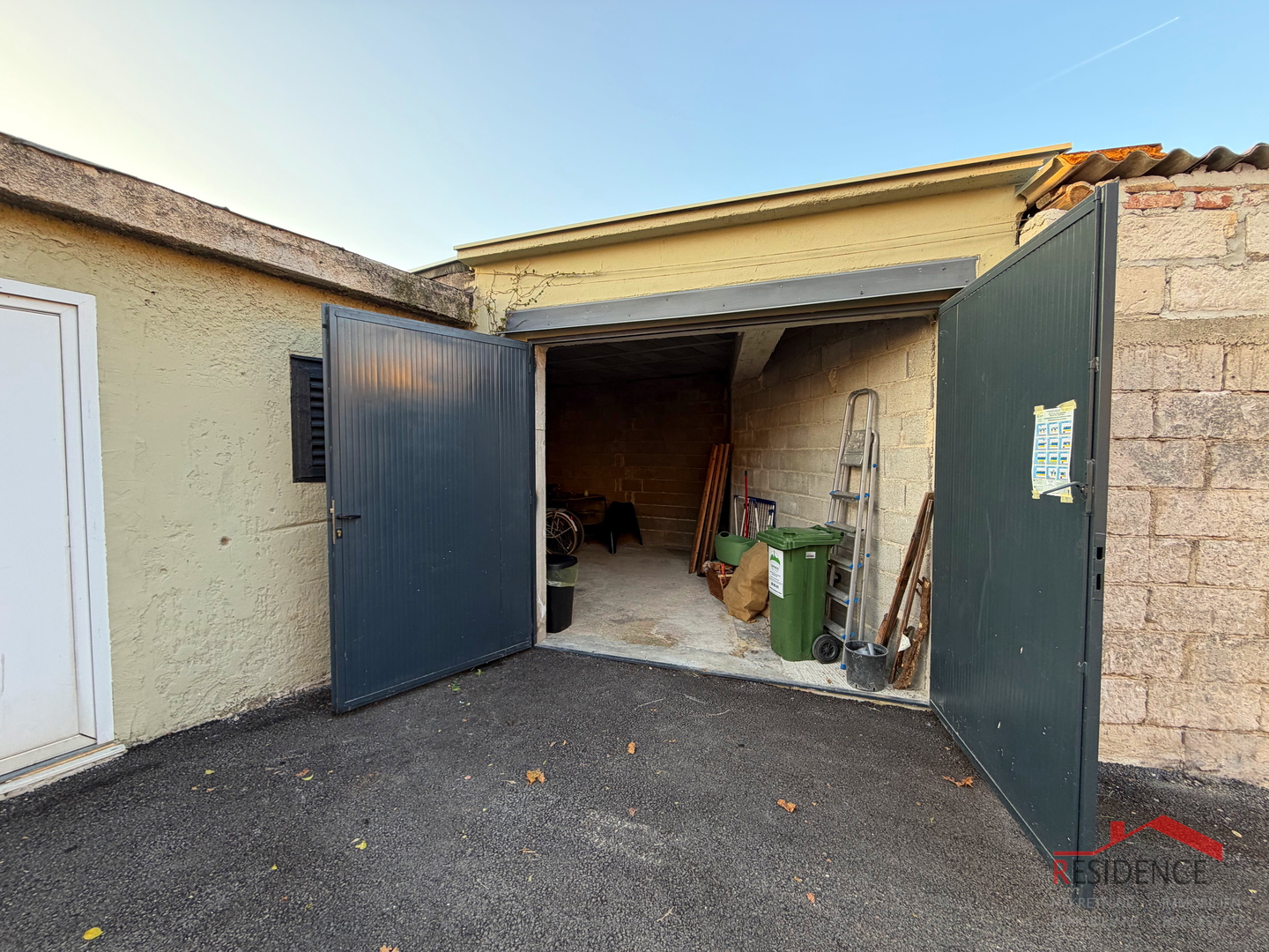 Peroj, kamena kuća u nizu, Ekskluzivna prodaja