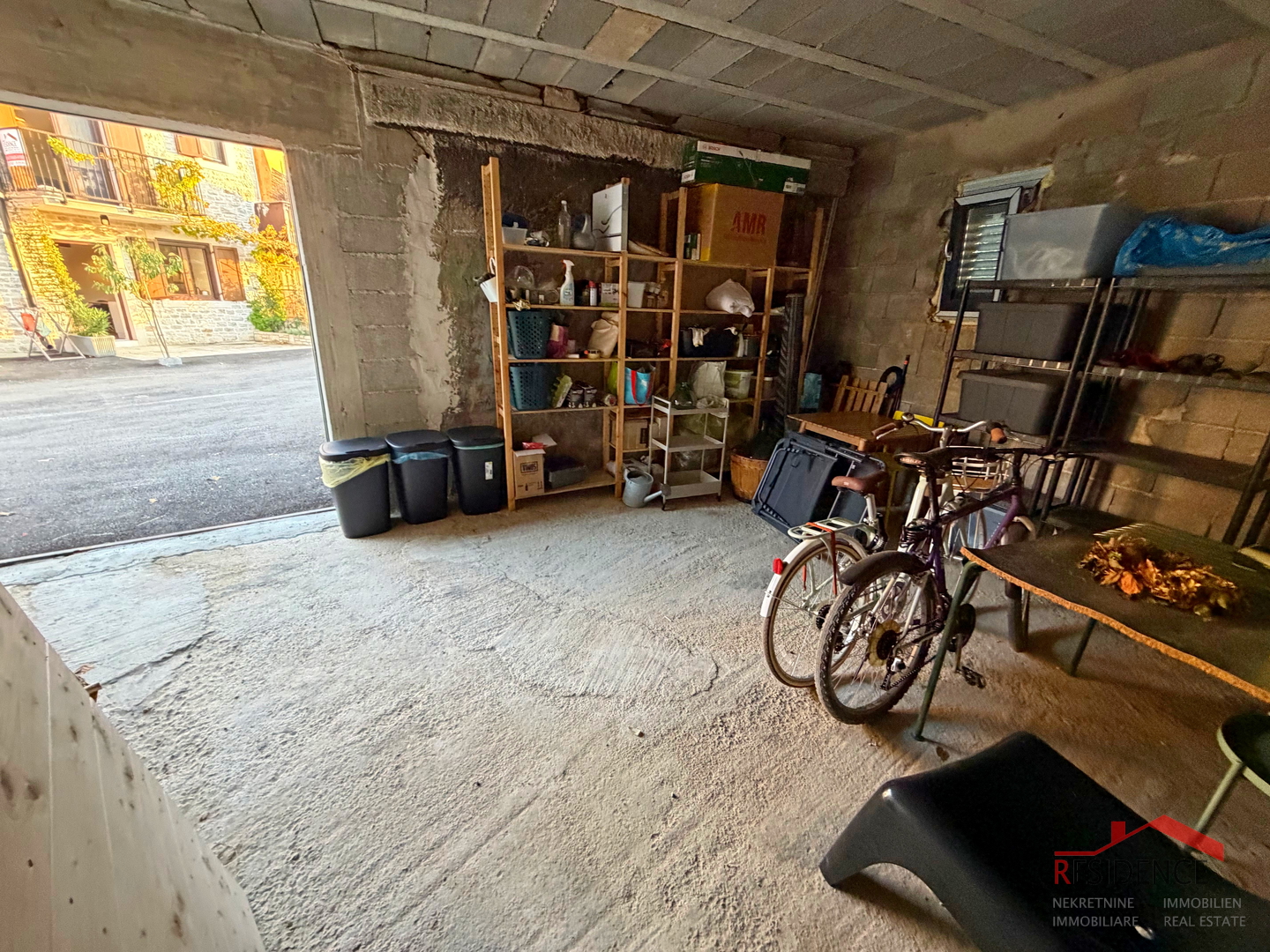 Peroj, kamena kuća u nizu, Ekskluzivna prodaja