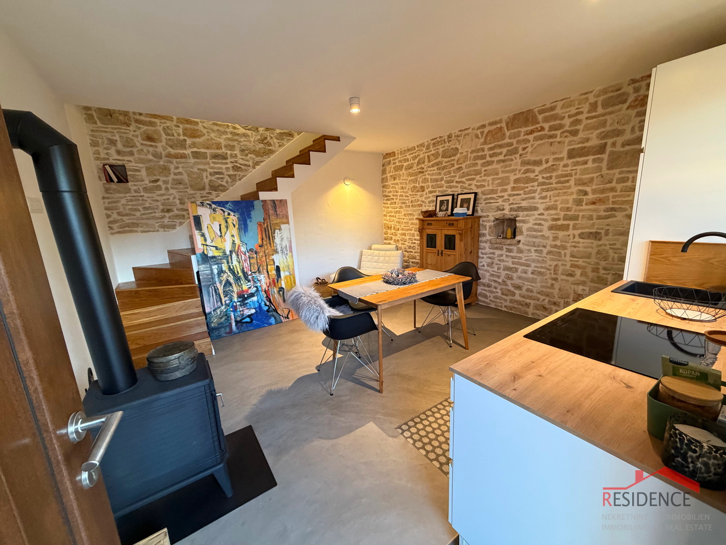 Peroj, kamena kuća u nizu, Ekskluzivna prodaja