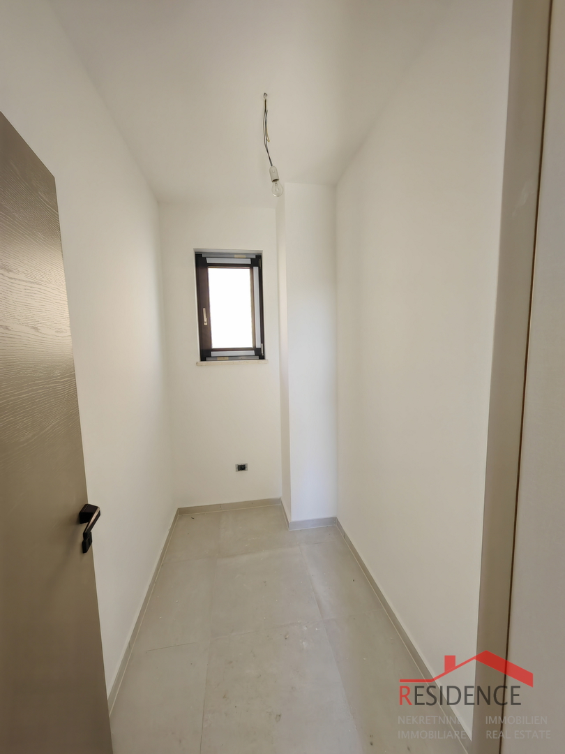 Pješčana uvala, new first-floor apartment with sea view