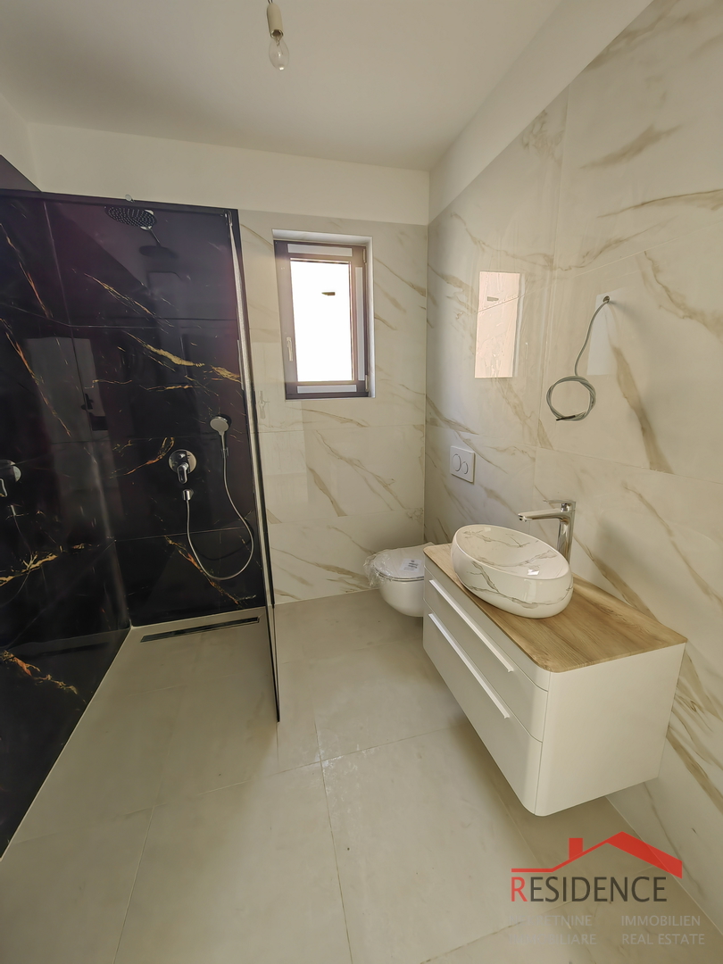 Pješčana uvala, new first-floor apartment with sea view