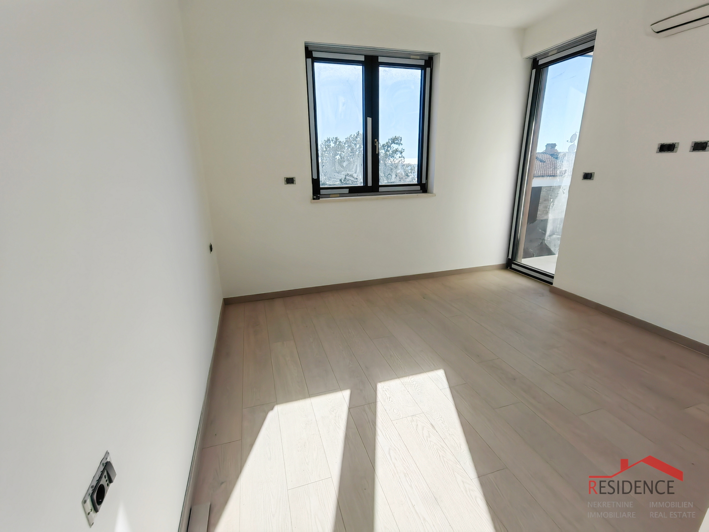 Pješčana uvala, new first-floor apartment with sea view