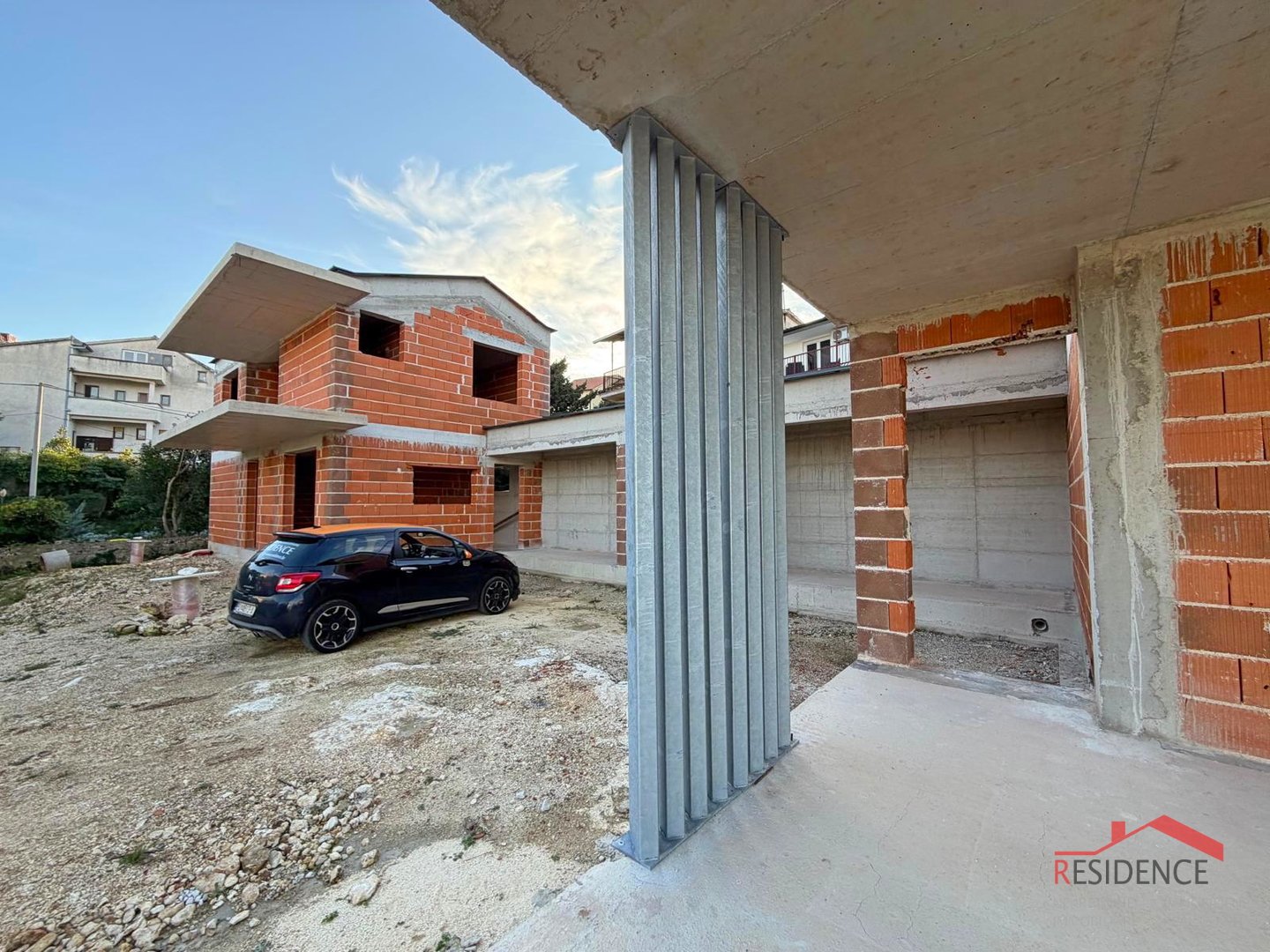 Premantura, 2 samostojeće kuće u roh bau fazi, pogled na more