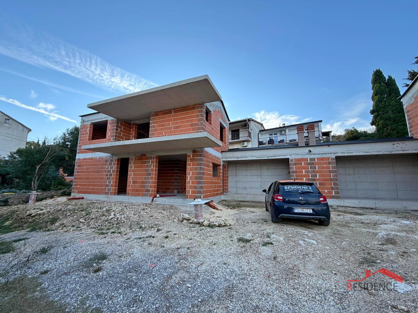 Premantura, 2 samostojeće kuće u roh bau fazi, pogled na more