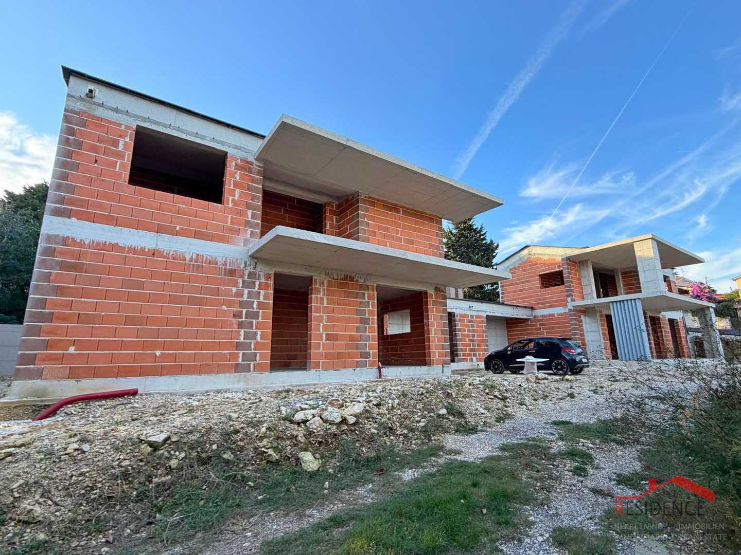 Premantura, 2 samostojeće kuće u roh bau fazi, pogled na more