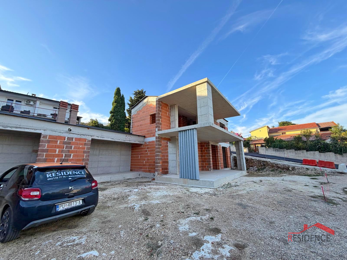 Premantura, 2 samostojeće kuće u roh bau fazi, pogled na more