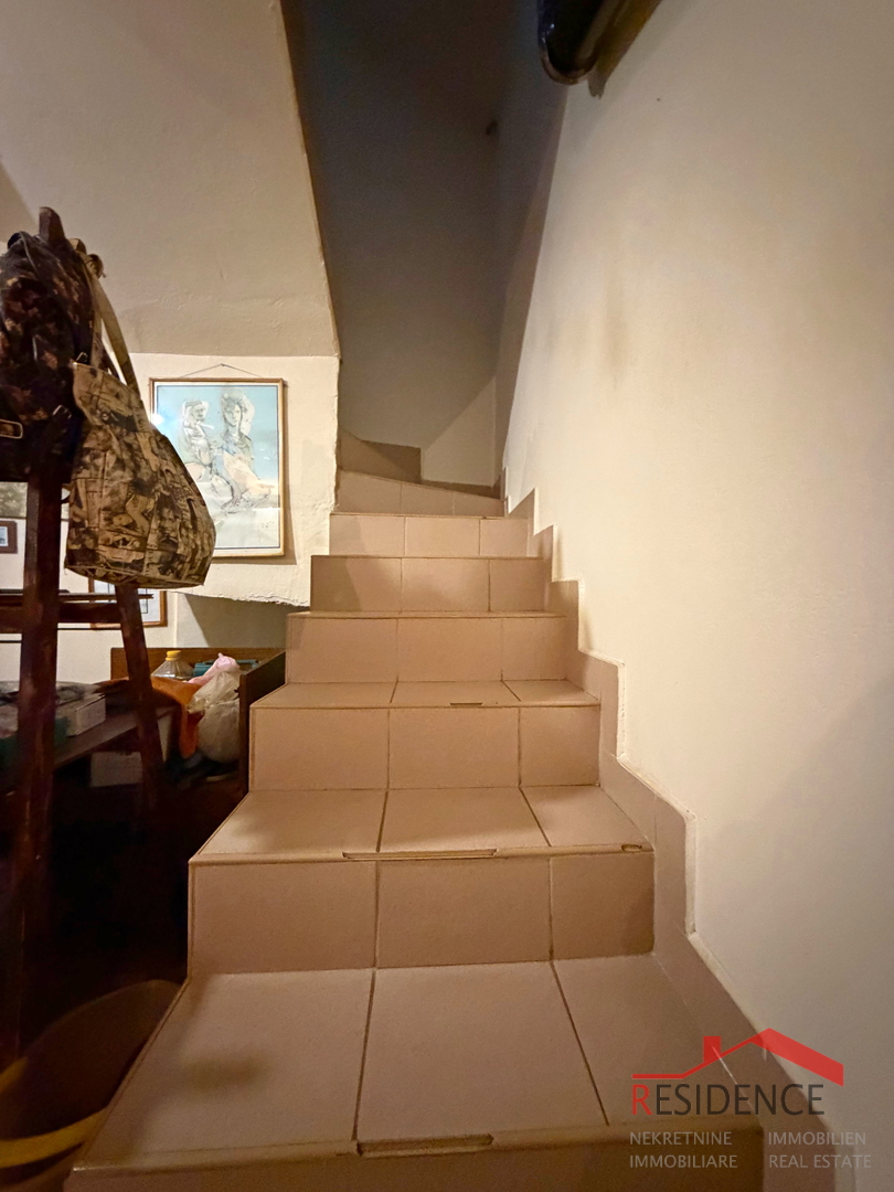 Pula, Veli Vrh, Haus