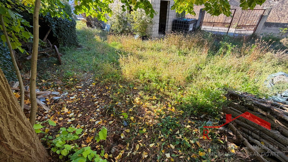 Filipana, Stara istrska hiša, vrt, garaža, konoba