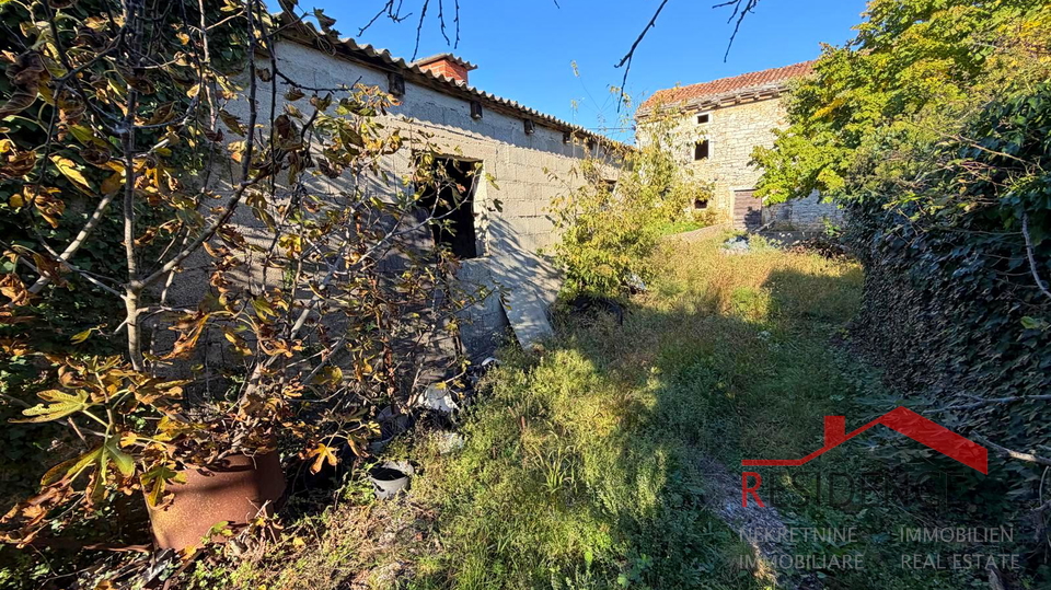 Filipana, Stara istrska hiša, vrt, garaža, konoba