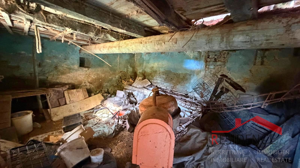 Filipana, Stara istrska hiša, vrt, garaža, konoba