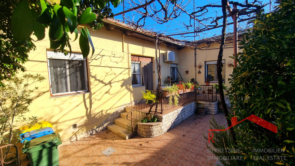 Pola, Kaštanjer, casa, vicino alla scuola e al centro