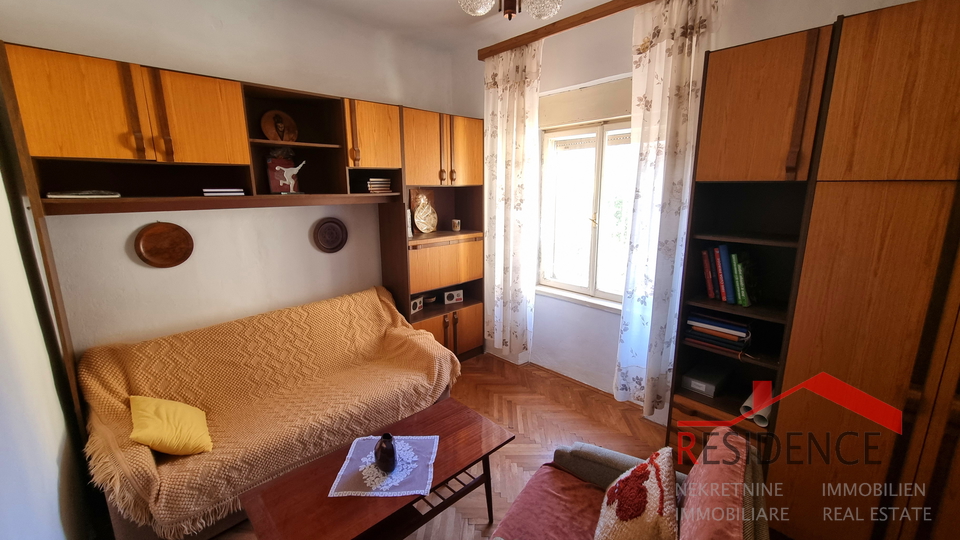 Pola, Kaštanjer, casa, vicino alla scuola e al centro