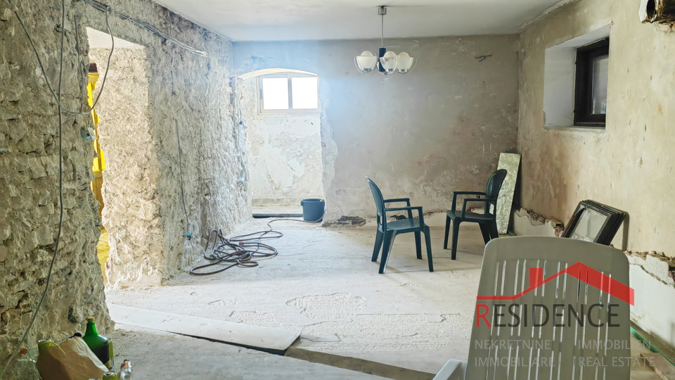 Pula, kuća u centru sa dva stana