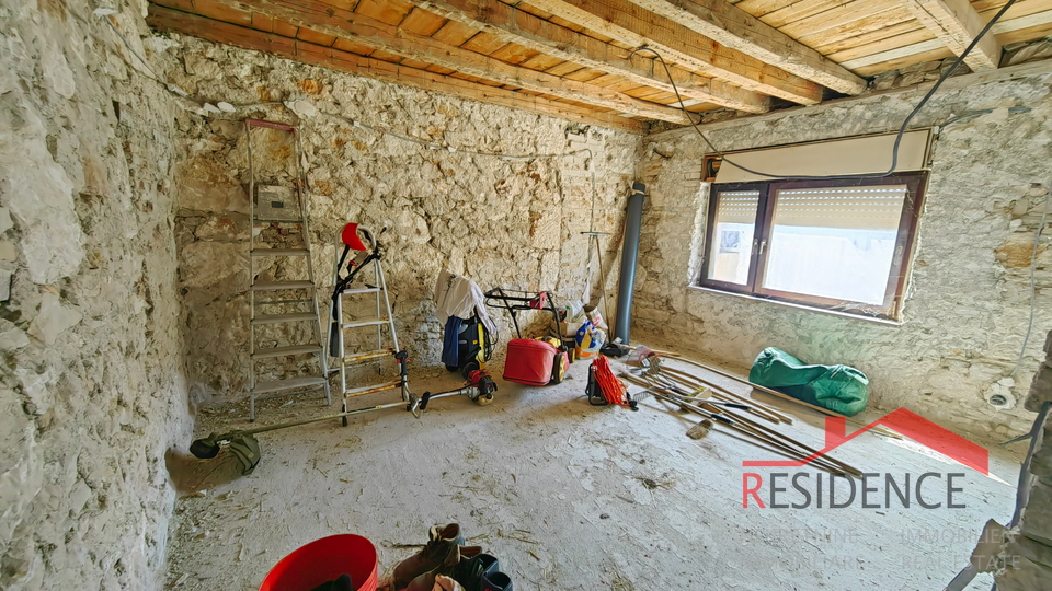 Pula, kuća u centru sa dva stana