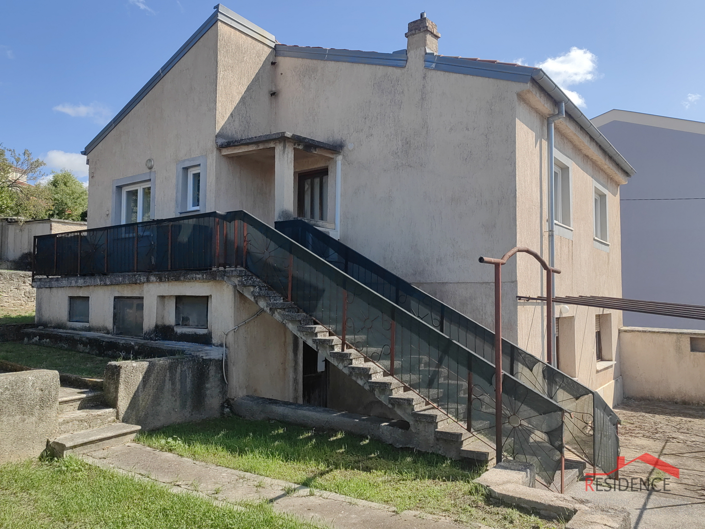 Pula, kuća u centru sa dva stana