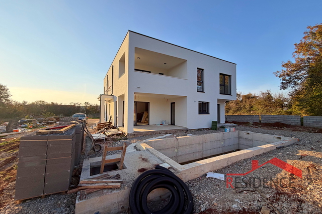 Pula, Loborika-okolica, dvojna hiša z bazenom