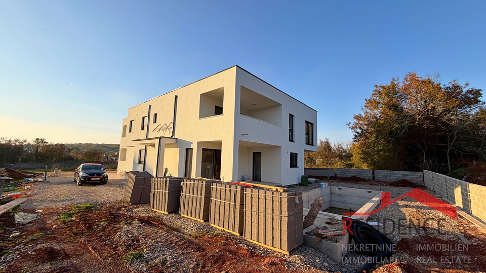 Pula, Loborika-okolica, dvojna hiša z bazenom