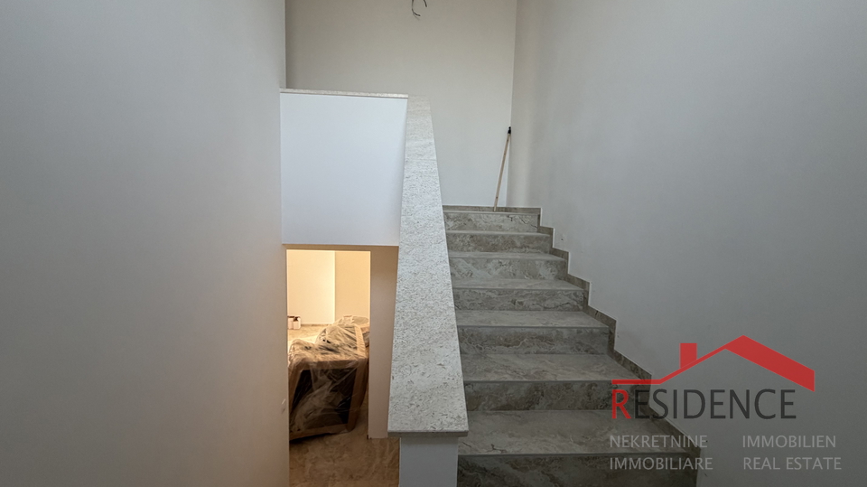 Pula, Loborika-okolica, dvojna hiša z bazenom