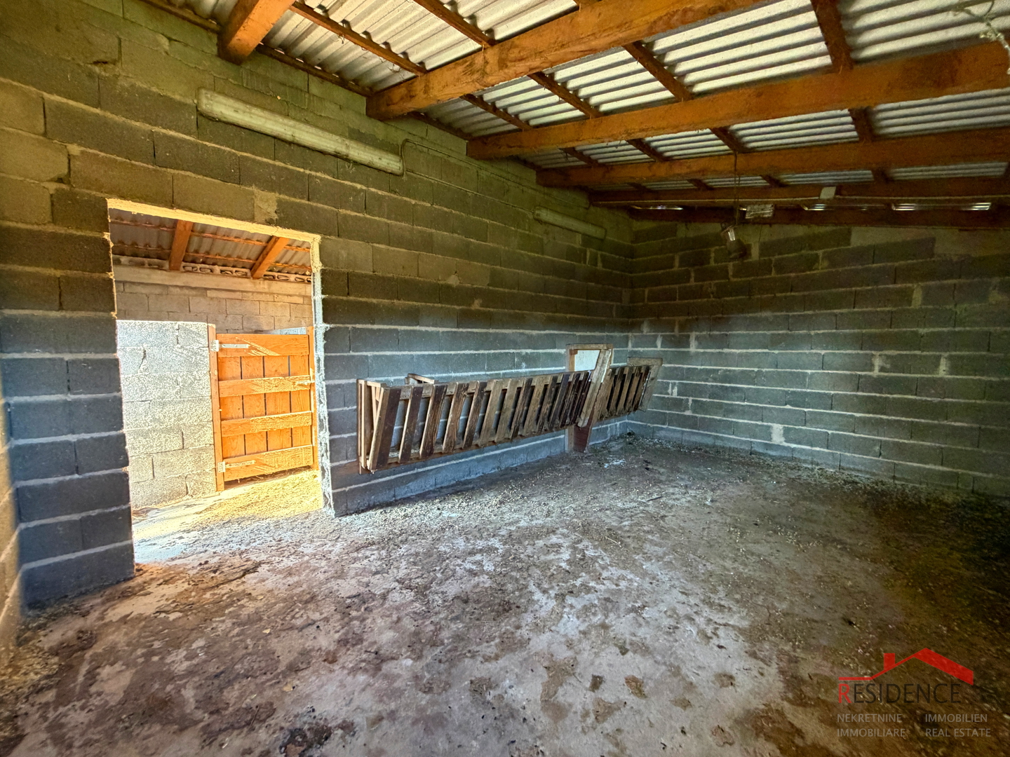 Pula, Monte Turco, land with building