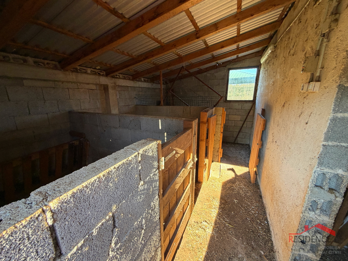 Pula, Monte Turco, land with building