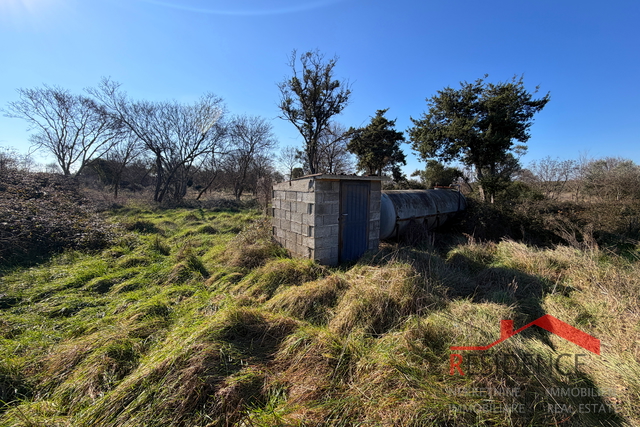 Pula, Monte Turco, zemljište, struja, bušotina vode