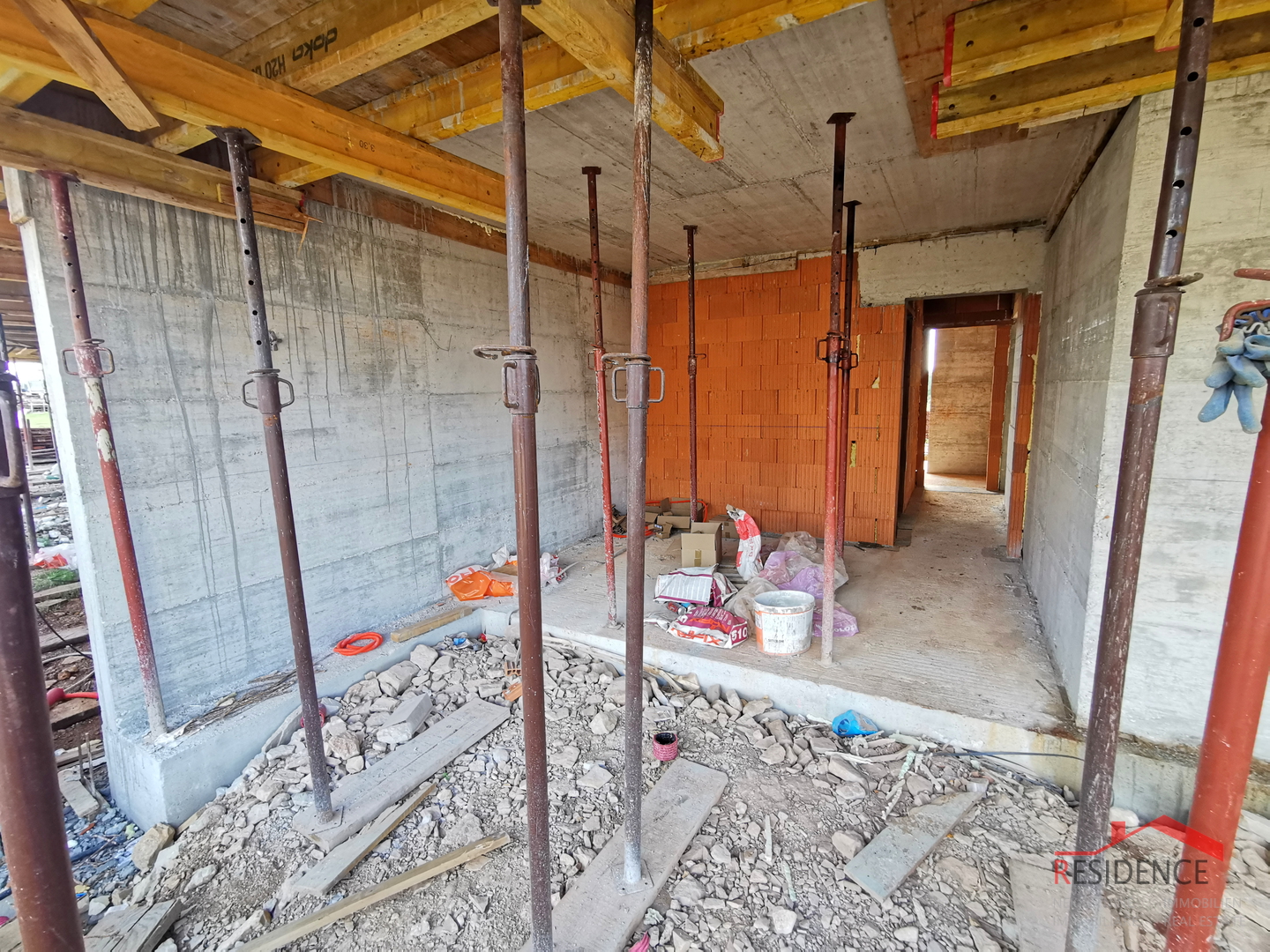 Stan, novogradnja, prizemlje, parkirno mjesto, vrt