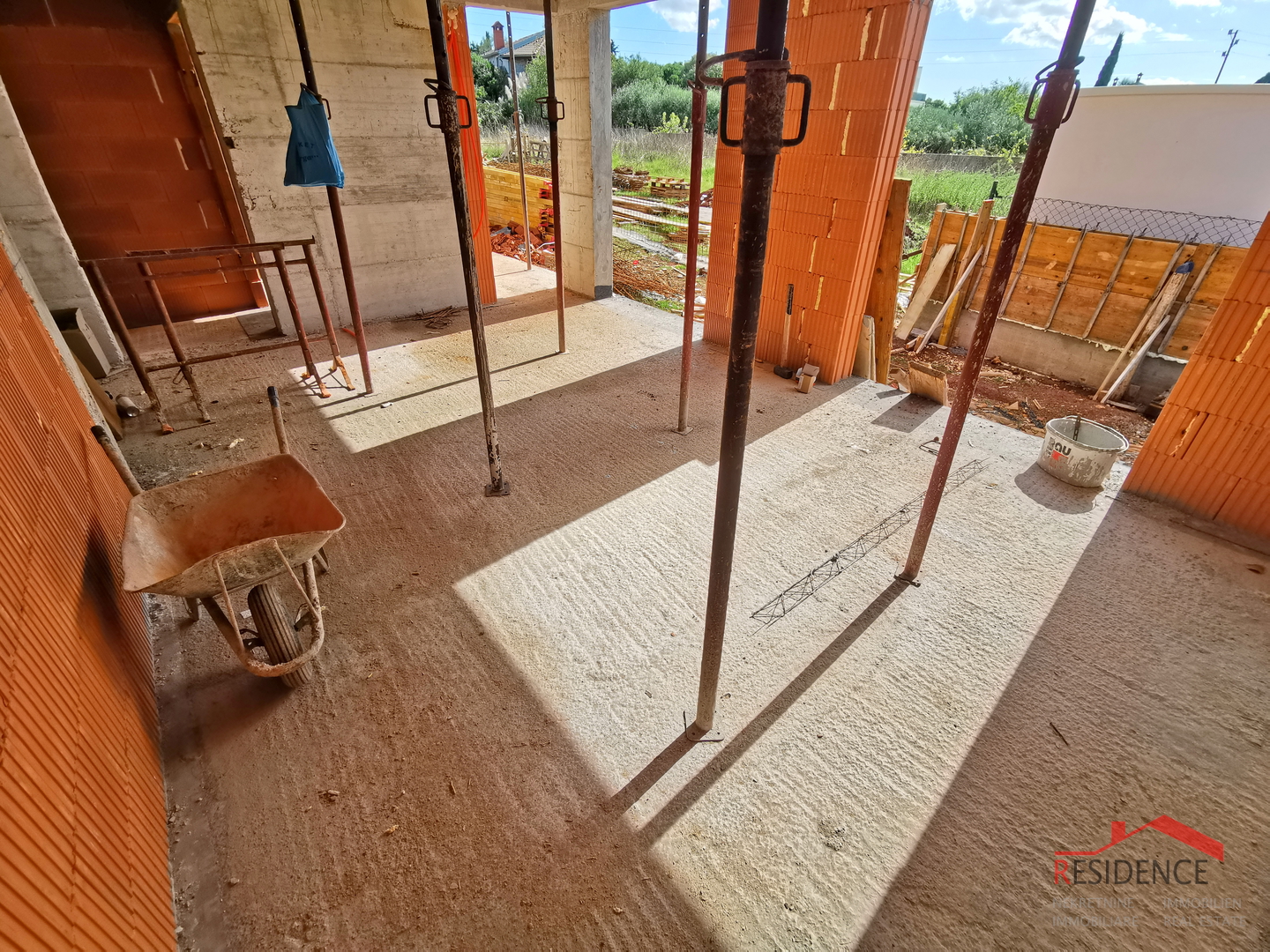 Stan, novogradnja, prizemlje, parkirno mjesto, vrt