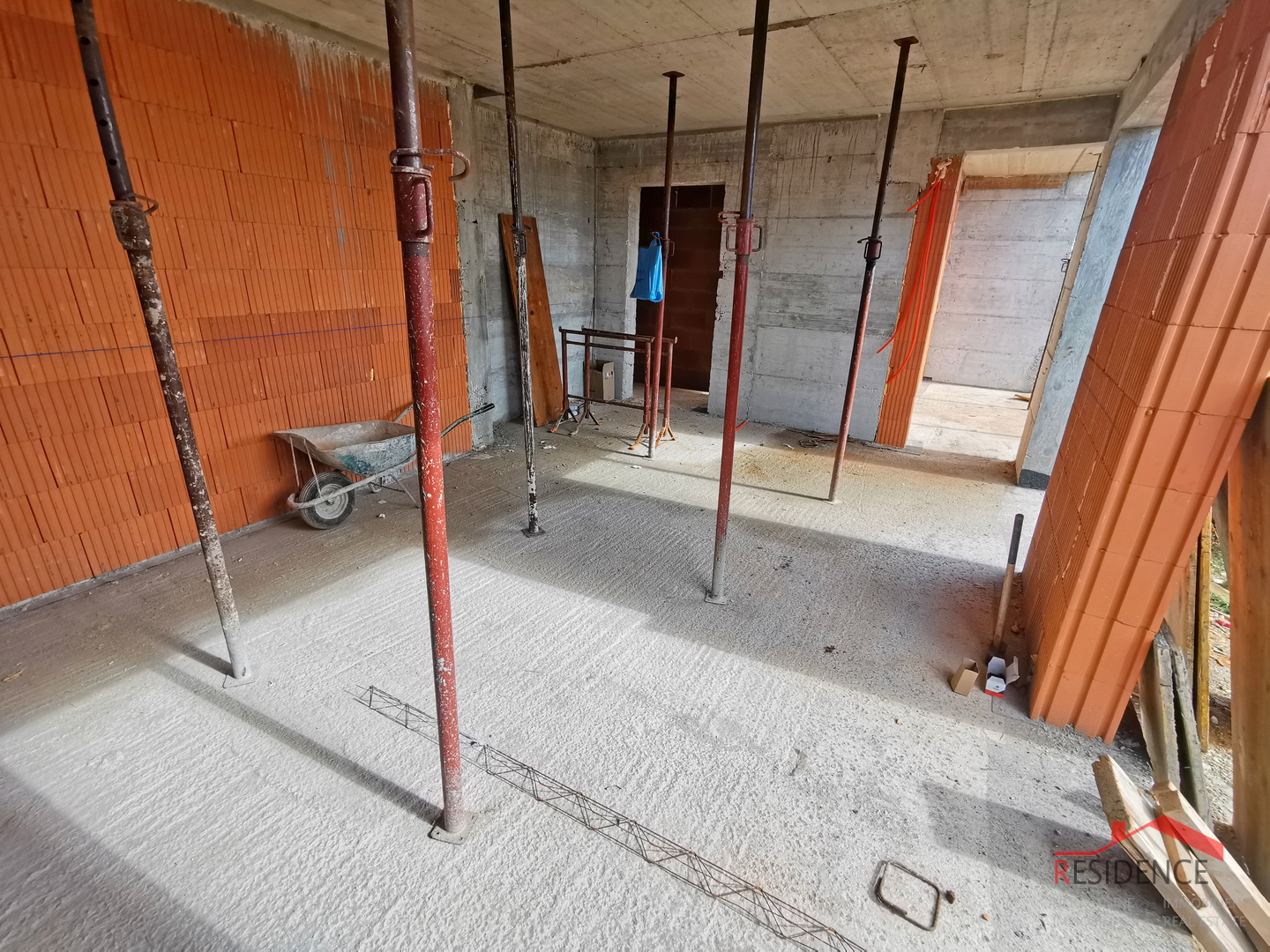 Stan, novogradnja, prizemlje, parkirno mjesto, vrt