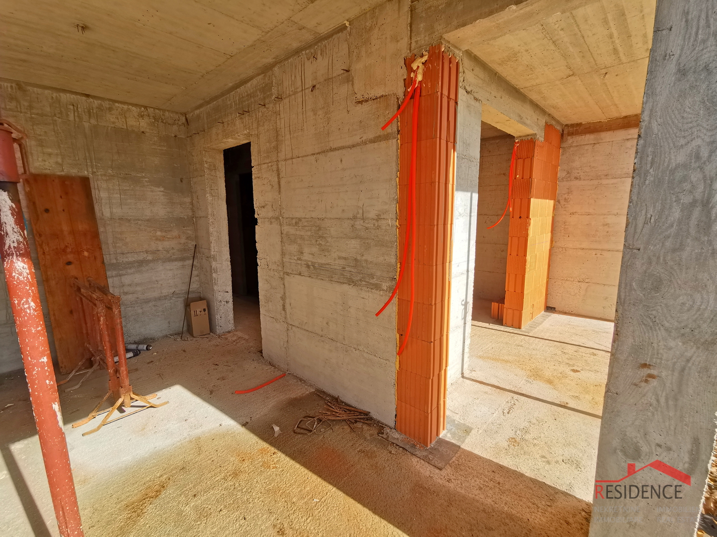 Stan, novogradnja, prizemlje, parkirno mjesto, vrt